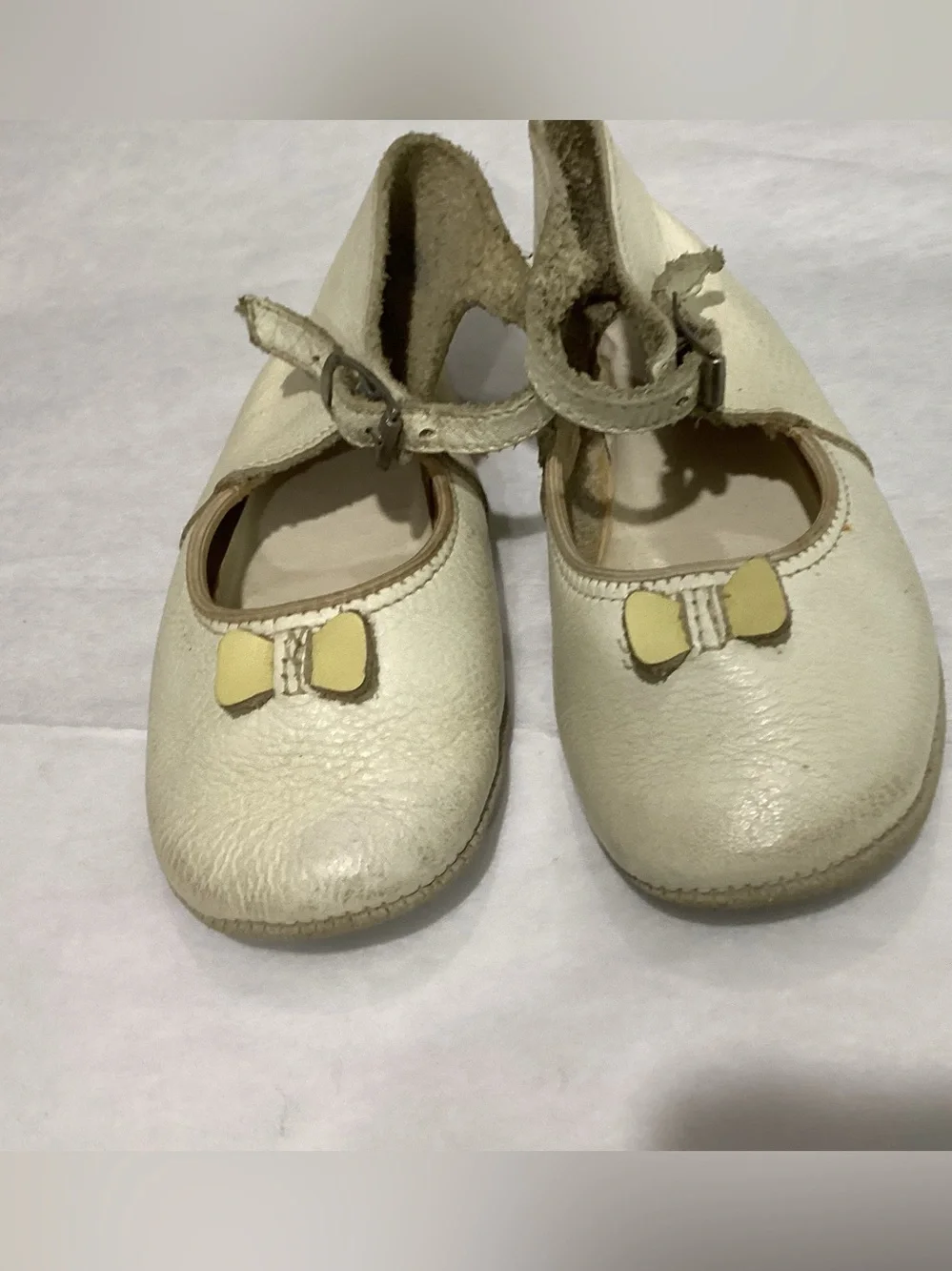 Vtg. Cream leather Mary Jane shoes with a high back which they still did